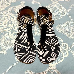 Toms Size 6.5 Boho print Sandals New